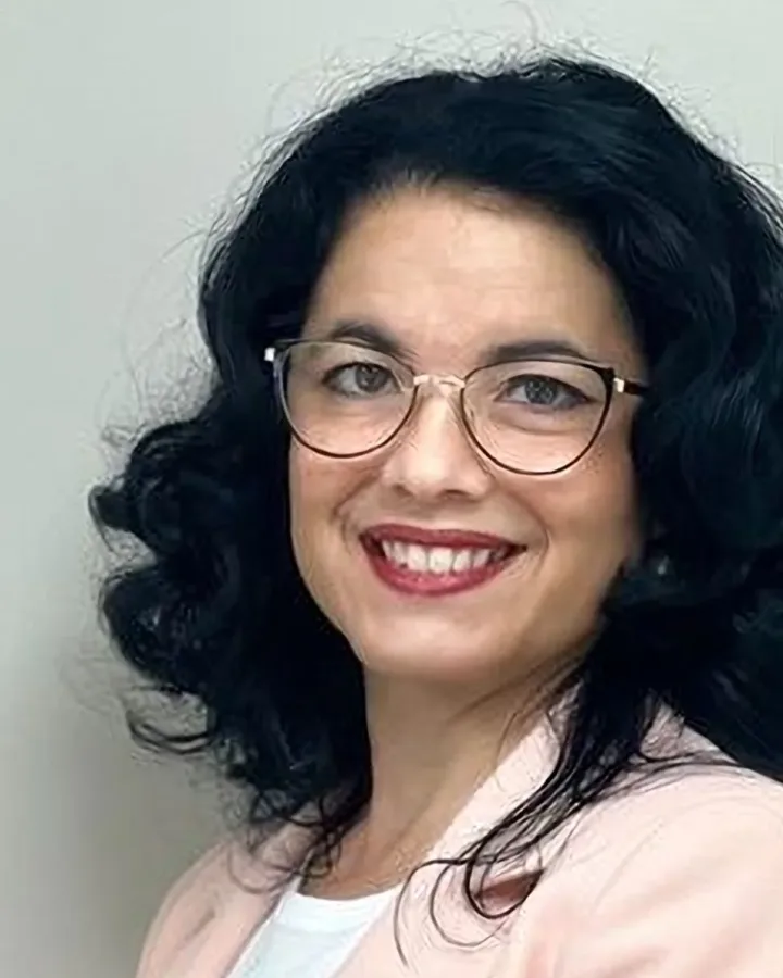 Portrait of Maurin Casella, certified health coach and Vicaria Care founder