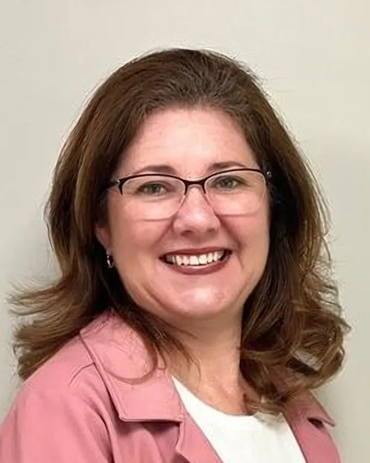 Portrait of Yamilet Pina, certified health coach and Vicaria Care founder